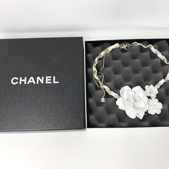Chanel Vintage Triple Camellia Flower Necklace - Picture 1 of 9